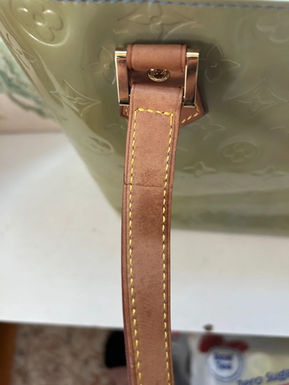 7007. ✨LUXURY✨Louis Vuitton Olive Vernis MonoTote w/ Tan Leather Handles. COA. - Picture 6 of 16